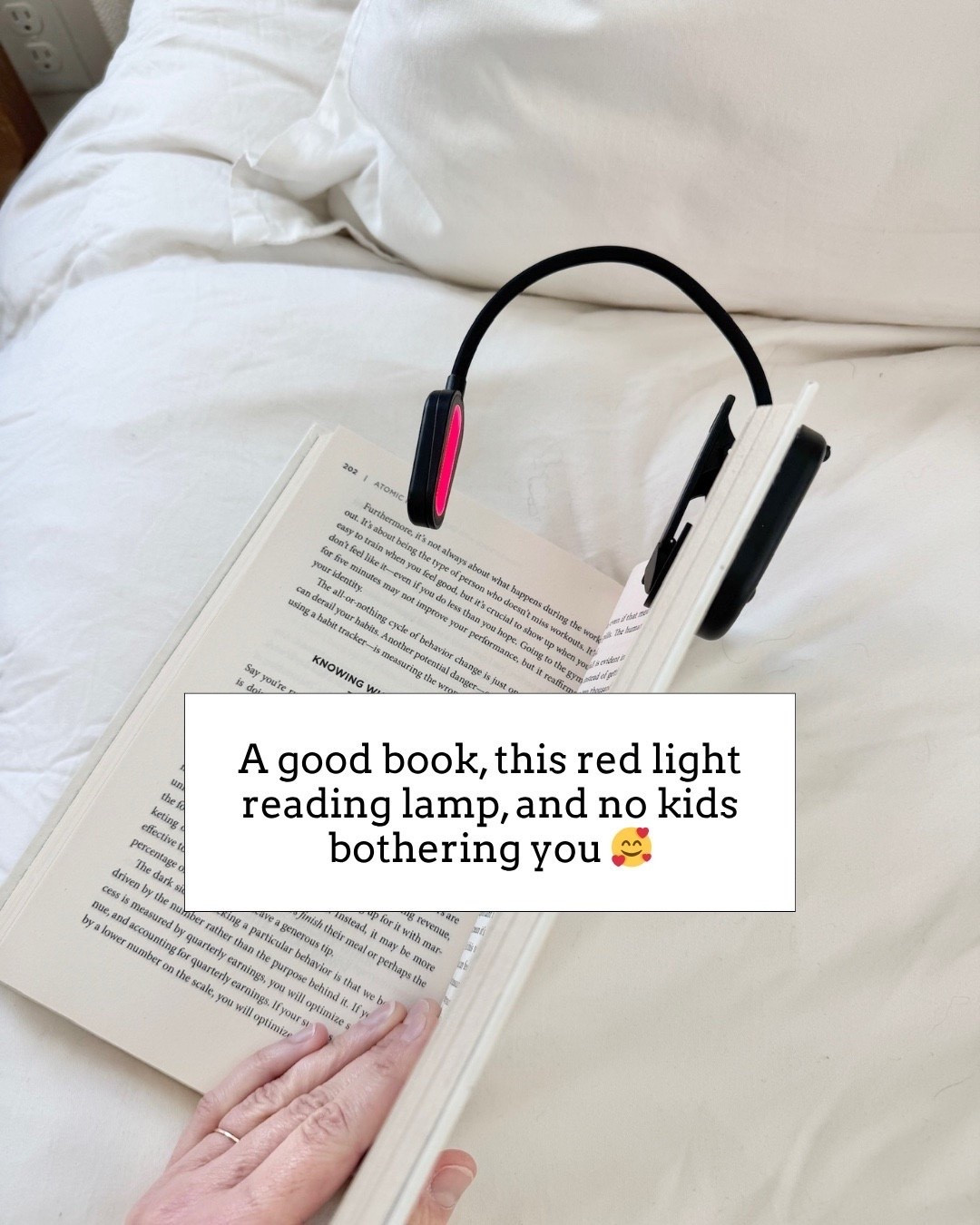 Best way to unwind before bed a good book. This is the best reading light 🙌🏻🙌🏻
