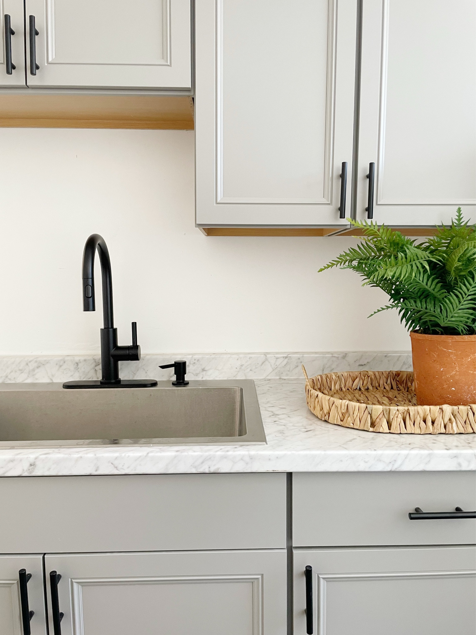 #AD check out this affordable kitchen update #dwelloctoberstudio recently completed for a local apartment owner! for this project, we teamed up with @loweshomeimprovement, exclusively using @loweshomeimprovement products to transform a small kitchen, all on a budget. we love the clean, modern feel we were able to bring to the space. #LowesPartner #dwelloctober

#LTKHome #LTKFindsUnder100 #LTKFindsUnder50