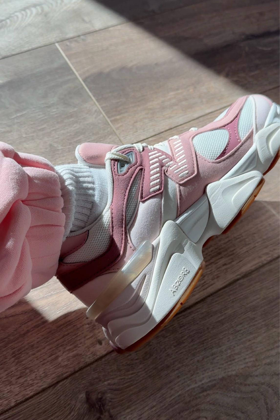 I’m so in love with these pink New Balance 9060

Shoes, New Balance, Fashion, Winter Fashion, Footwear, Streetwear, Foot Fashion 