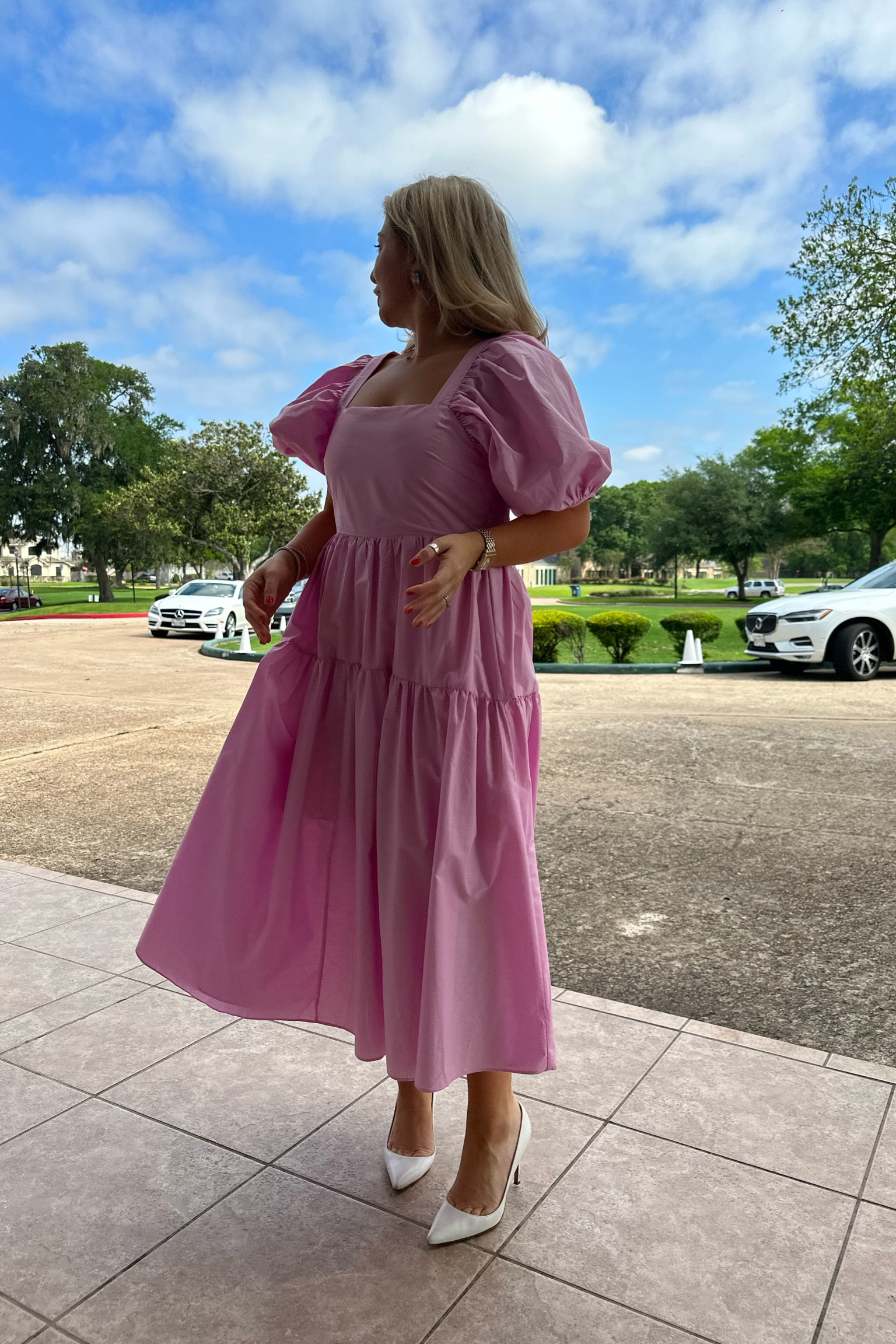 Pink Puff Sleeve midi dress
-perfect spring dress // baby shower dress // wedding shower guest dress 

Wearing a size small. Fits TTS/slightly oversized. Under $100


White pumps: Manolo Blahnik (fit TTS) tagged similar styles for less. 

#LTKSeasonal #LTKshoecrush #LTKstyletip