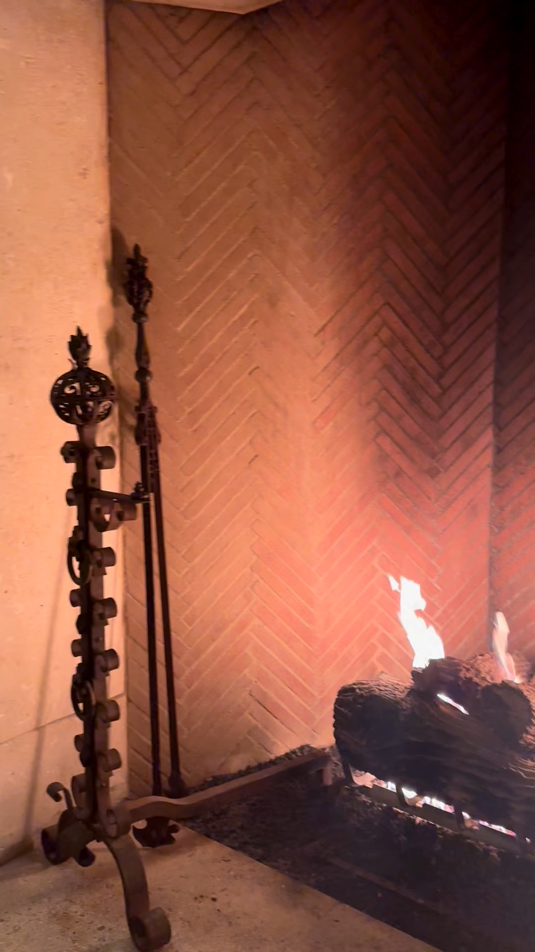 Good morning, cozy vibes by the fireplace.
#fireplace #cozyhome #morningvibes #warmandbright

#LTKHoliday #LTKHome