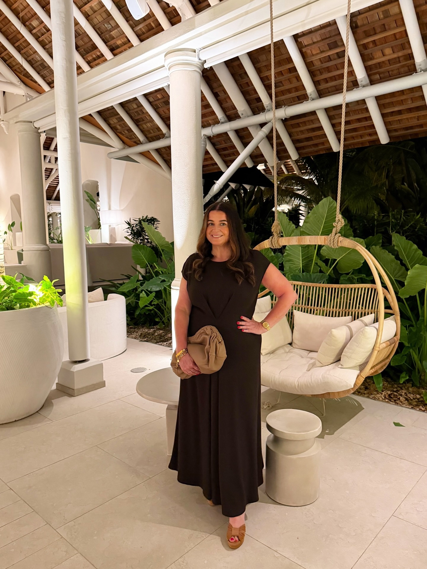 Mauritian nights in a new arrival to my wardrobe and an exclusive sneak peek of a dress coming in the @meandem April collection 🤎

Due to the cinched in waist, the shape of this dress is perfect if you have a narrow waist to hip ratio - that’s you hourglass and pear body types - or if you’re more rectangular, as it will create beautiful shape on your straighter frame. 

Also good for us petites too as it’s not too long in the length. 

STYLE NOTES: Dress can be found here 🔗 https://rstyle.me/+lwqzkZ_JamE4-JvTiY6Wng

personal styling - women’s styling - women’s stylist - styling - style inspo - personal stylist - personal shopper - style inspiration - image consultant - style coach - stylist - fashion stylist - wardrobe stylist - style advice - style inspiration 
.
.
.
.
.
#clarewatkinspersonalstyling #styleinspo #styleinspiration #holidaystyling #holidaystyle