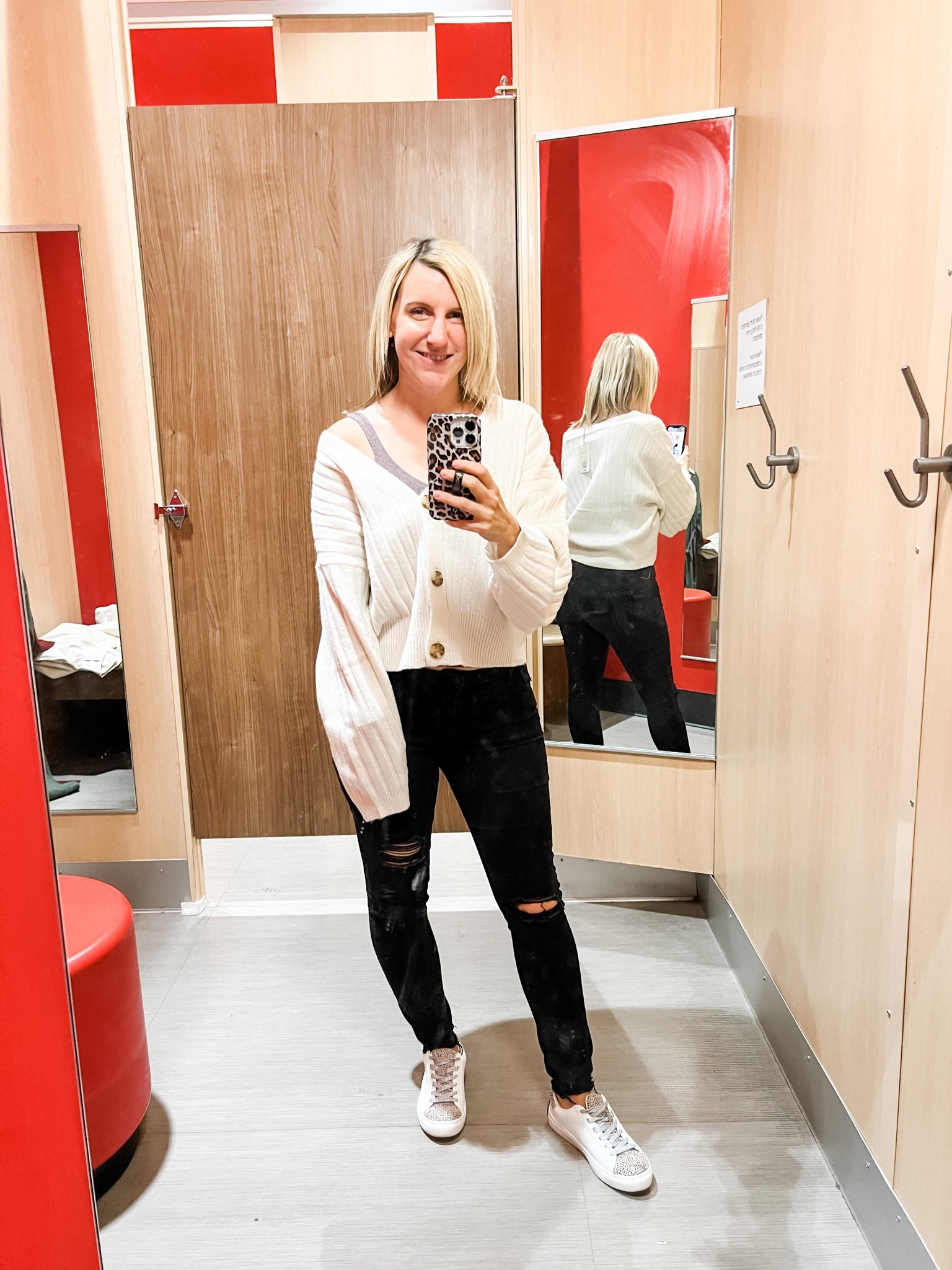 This cropped sweater feels like paradise! It’s so soft and perfect for Fall. Wearing an XS. And XS in the tank. 

#LTKSeasonal