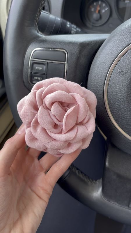 Rose claw clip 