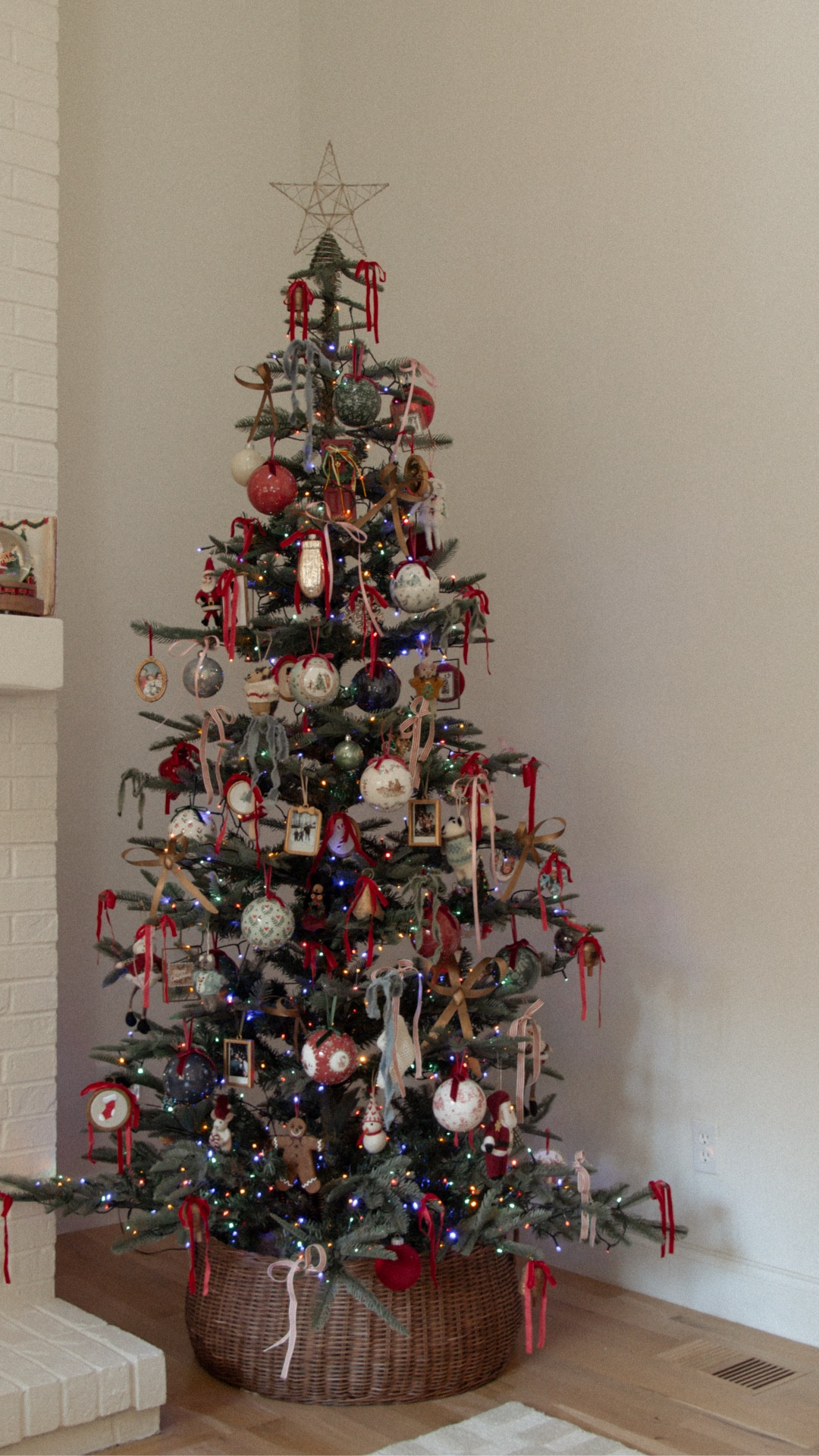 Our tree is up!! & It’s the most wonderful tree 🥹🎄♥️

#LTKHoliday #LTKSeasonal