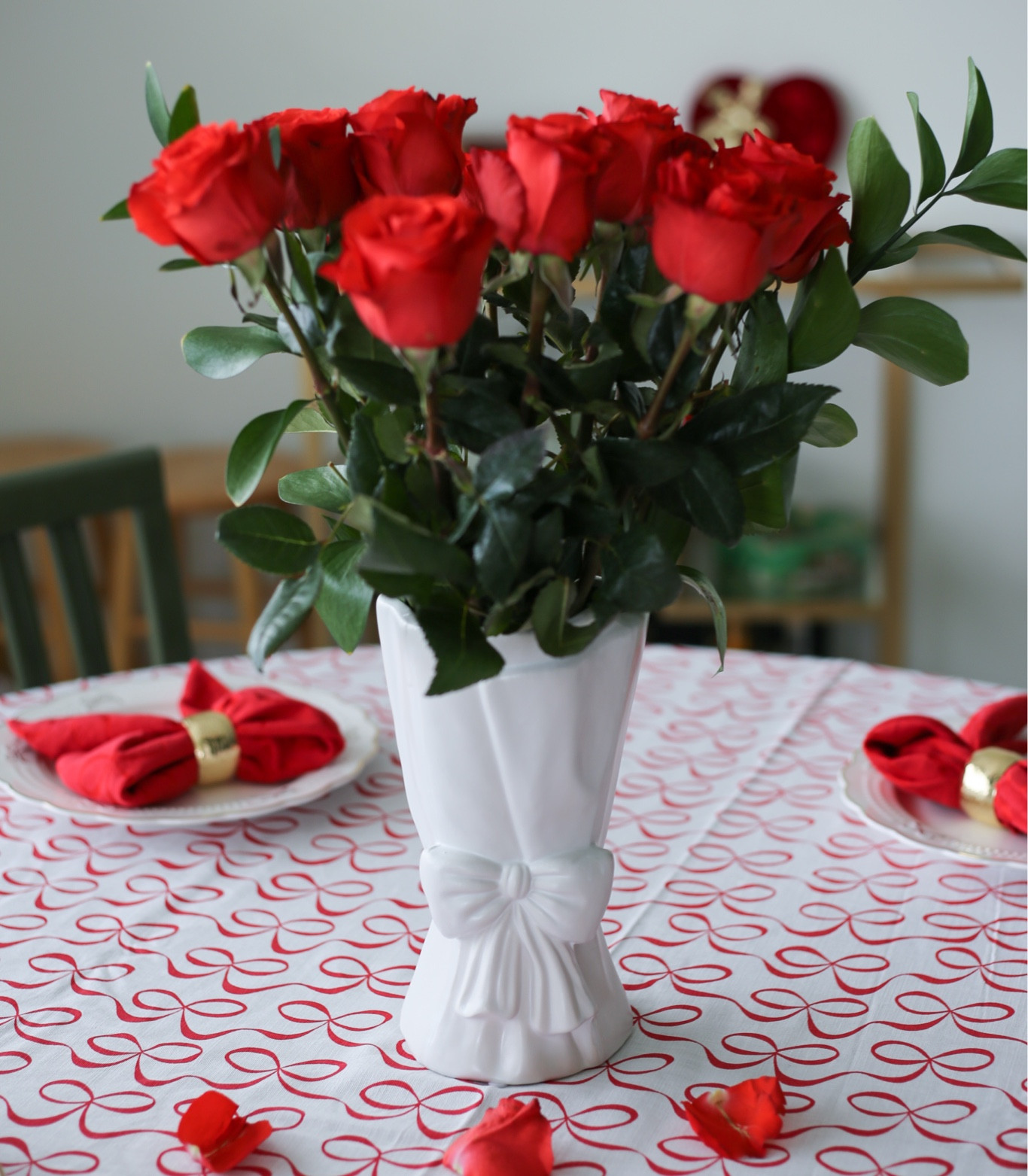 The viral bow bouquet vase makes the perfect Valentine’s Day gift when filled with roses. Shop for under $25! 

#LTKHome