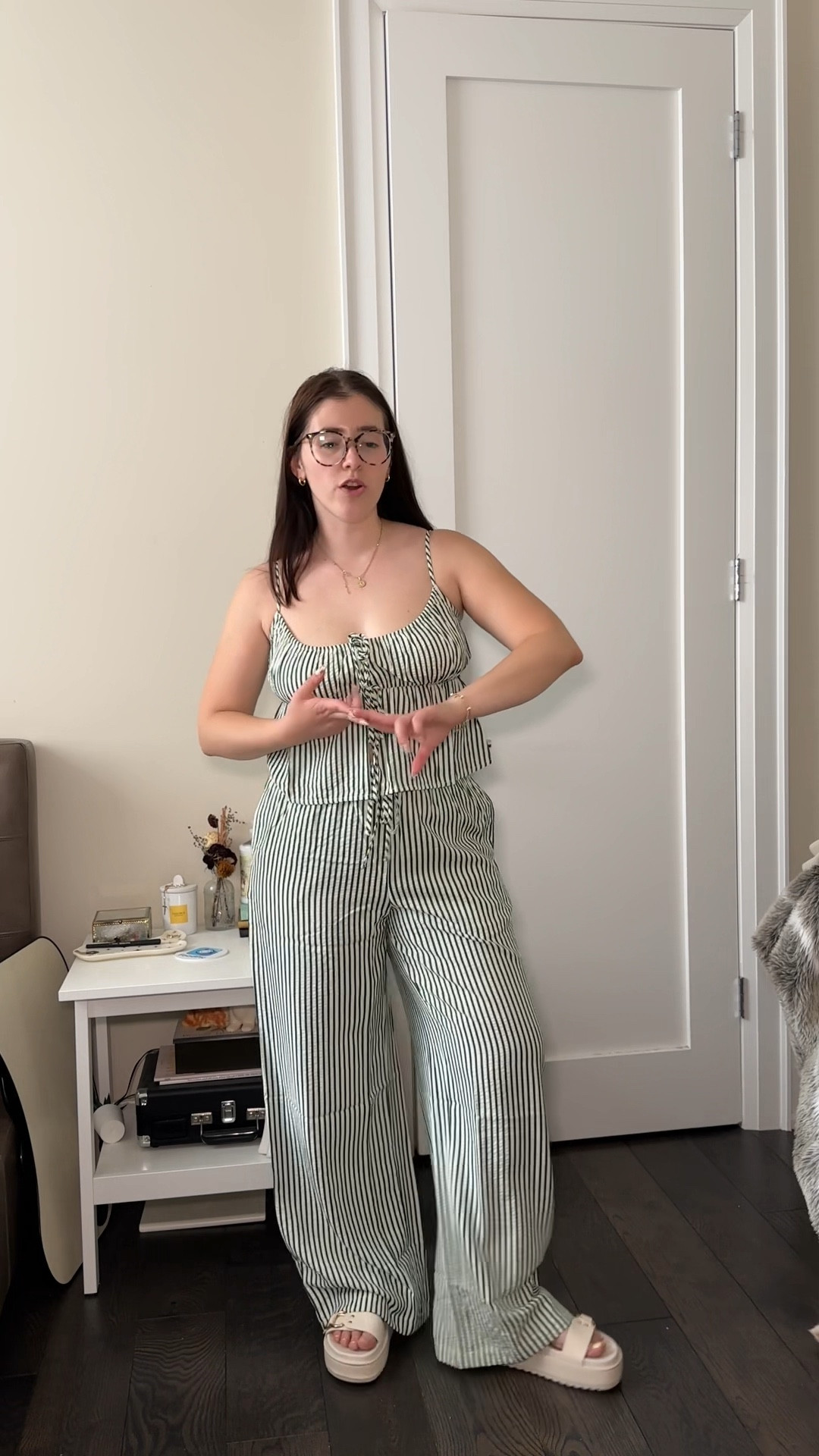 my new favourite set from @American Eagle 

pants https://bit.ly/4jLGhjF
top https://bit.ly/45bDGM8

#matchingset #stripepantsoutfit #summeroutfit #loungepants #casualoutfits #summerlooks 

#LTKsummer #LTKcanada