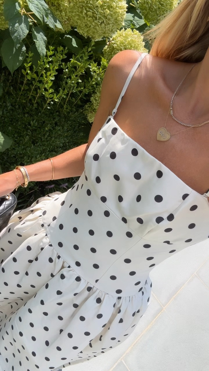 This dress xx

#LTKSeasonal #LTKVideo #LTKStyleTip