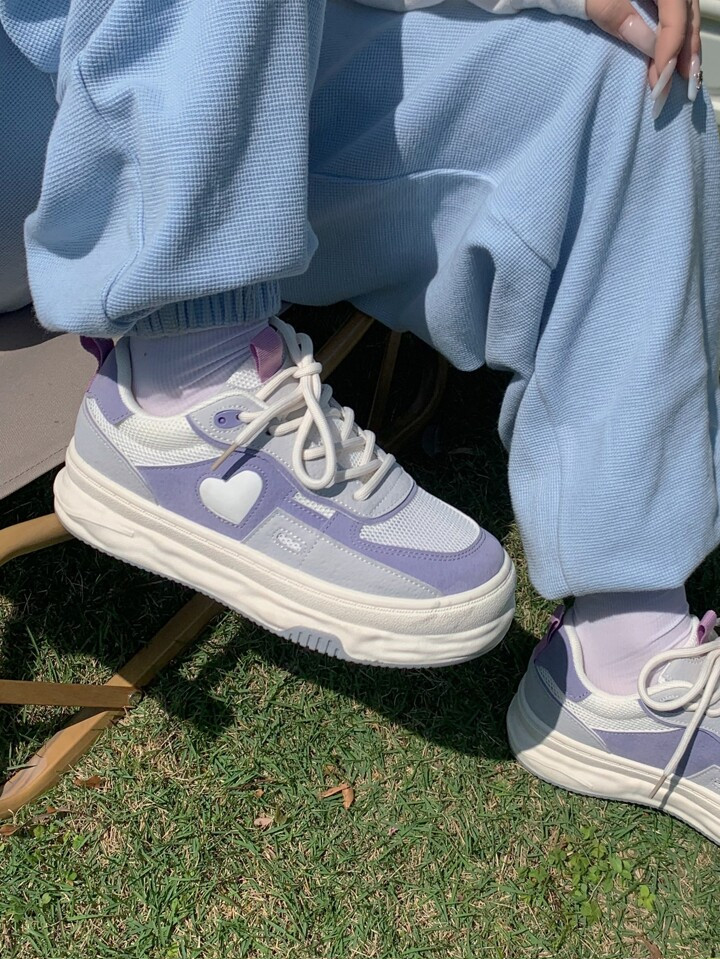 Women Heart Pattern Colorblock Lace-up Front Sneakers, Fashionable Purple Round Toe Skate Shoes | SHEIN