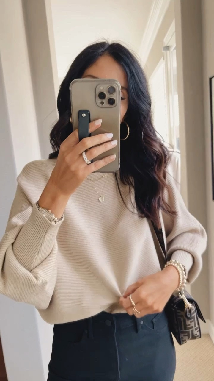 One size fits most Amazon sweater, one of my favorite Amazon finds! #StylinByAylin #Aylin

#LTKStyleTip #LTKWorkwear #LTKVideo