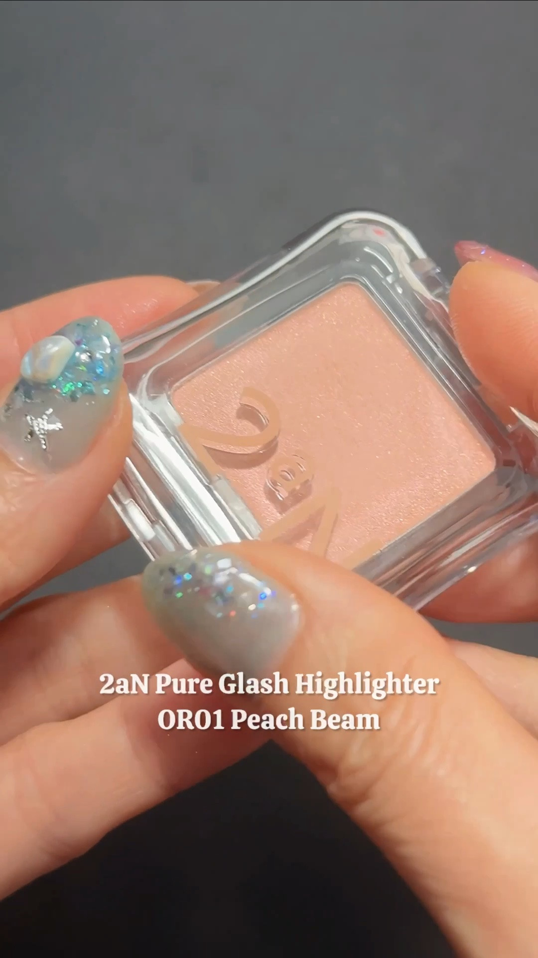 The Best Affordable Korean Highlighter? 🍑✨

I bought the 2aN Pure Glash Highlighter in OR01 Peach Beam, and I’ve been experimenting with different ways to apply it.

When I tap it on with my fingers, it melts nicely into my foundation and gives me a soft, lit-from-within glow. It looks subtle and natural—perfect when I don’t want my highlighter to be too obvious.

But when I use a dense contour brush, I get a completely different result! The peach pigment becomes more noticeable, and the glow looks much more intense.

The cream-to-powder texture also works well over my liquid, cream, and powder foundations without disturbing my base.

Is it a dupe for a high-end highlighter? I wouldn’t say so. But the peachy pigment is pretty, the packaging is adorable, and it’s a great affordable choice if you don’t want to spend too much on a highlighter.

Available at YesStyle. Use my code BEAUTYKAT321 to save more! 💕

#2aN #KoreanHighlighter #AffordableMakeup #KoreanMakeup #YesStyle