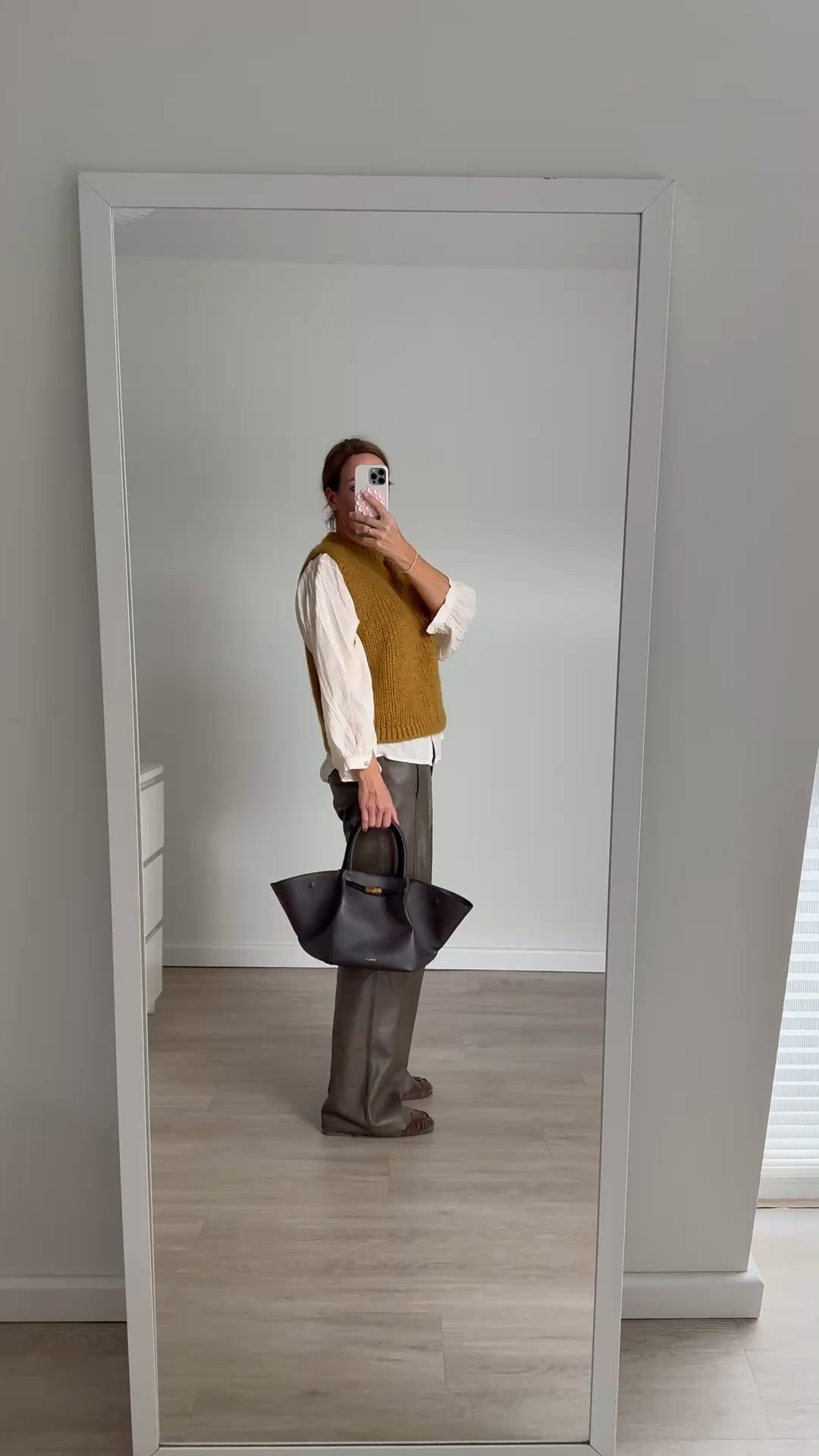 Lederhose & Pullunder im Herbst

#LTKshoes #LTKautumn #LTKstyletip