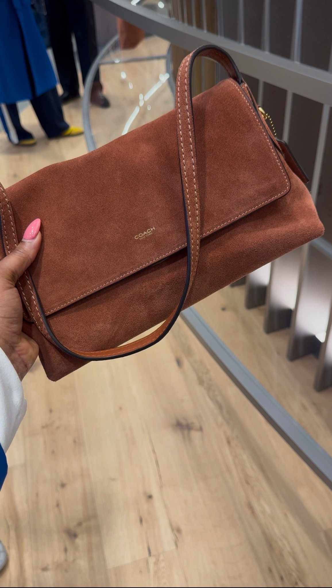 The colour ans suede combo on this Chelsea bag is incredible and for under $500 price point 👌🏽

#LTKstyletip #LTKbag