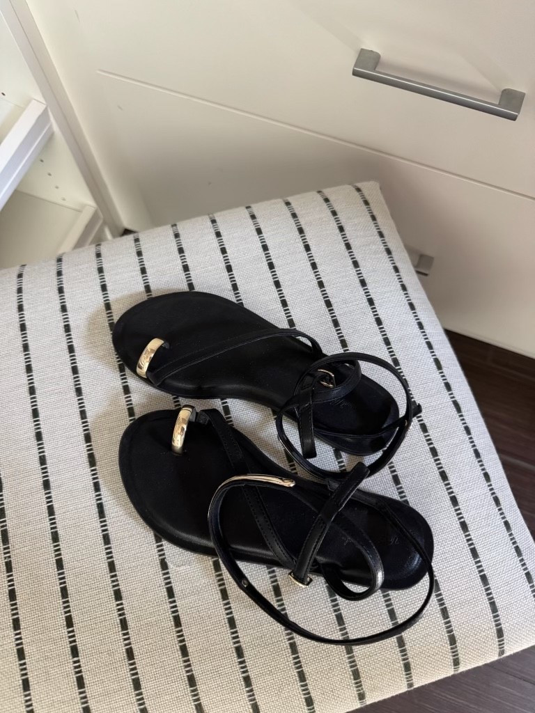 The cutest summer sandals that go with any outfit! You may have noticed I’ve been wearing these a lot lately!

Summer fashion. petite style. summer sandals. affordable summer fashion  mom style 

#LTKSeasonal #LTKShoeCrush #LTKStyleTip