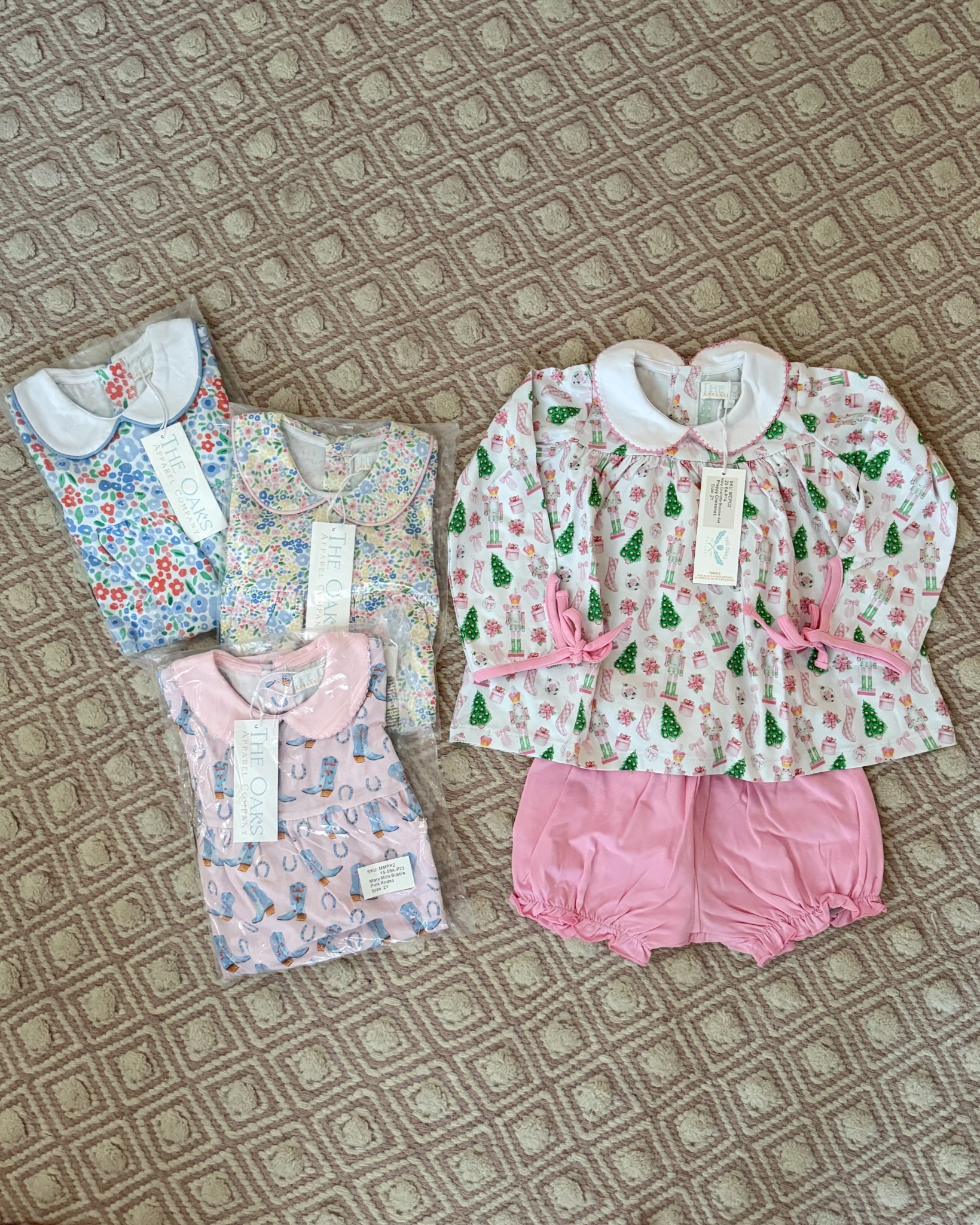 The Oaks Apparel is 30% off sitewide and I am obsessed with the Preppy Christmas print 🎄🎀 It’s even sweeter in person — festive but still so classic. All of these styles are still in stock + there are more silhouettes in the same prints. And they have boy matches too — so good for sibling sets! 🤍
Code: VETERAN30 (should auto apply!)

#LTKBaby #LTKKids #LTKHoliday