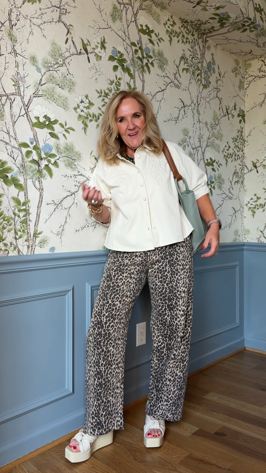 Top size medium 
Leopard barrel jeans size 29
15% off at Avara with code NANETTE15
I found a tote that’s a titch smaller than this as an option. 

Fall outfit fall transition wear now wear later

#LTKOver40 #LTKMidsize #LTKootd

#LTKNYFW #LTKootd #LTKOver40