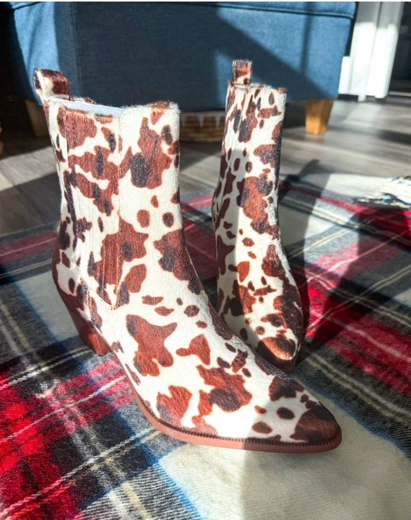  Too much or just enough? I am in LOVE with these cow print booties from @dsw! They could not be more fun and are the icing on the cake for the perfect winter look – score them now for $109, reg $170 + take up to 30% almost everything (exclusions apply) during the Black Friday Sale! Sale - ends 11/30.@shopltk ##liketkit #mydsw #ad
 