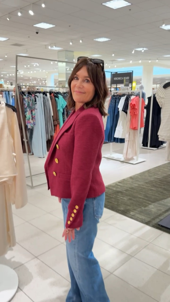 This blazer is so pretty! Like wow. Such a beautiful piece. I love the color, and the fit is so flattering. I’d say this runs true to size. Definitely grab it before it sells out :)

#LTKSaleAlert