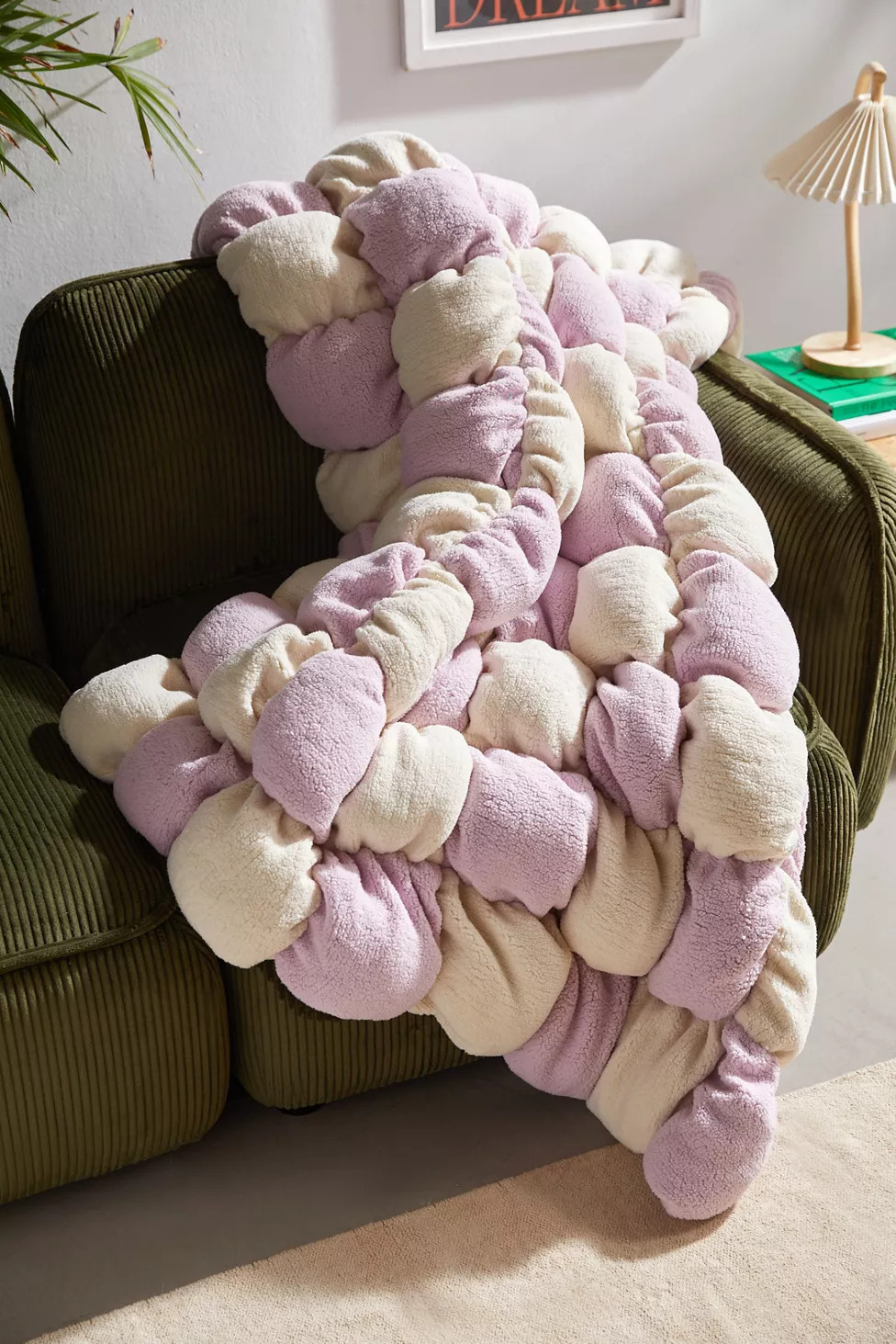 Marshmallow Cloud Fleece Throw Blanket | Urban Outfitters (EU)