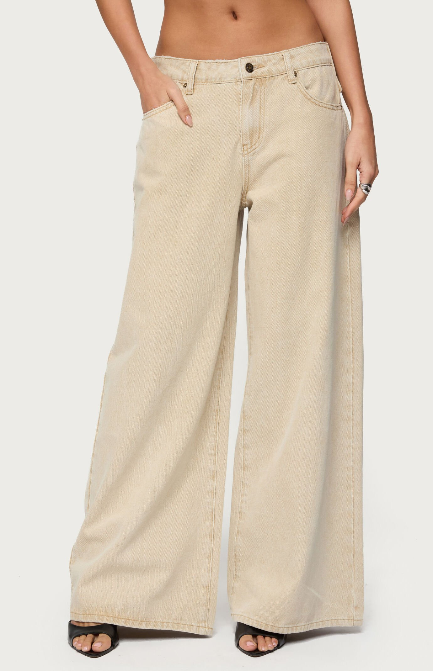 Edikted Women's Buttoned Belt Low Rise Baggy Jeans in Beige - Size Medium | PacSun