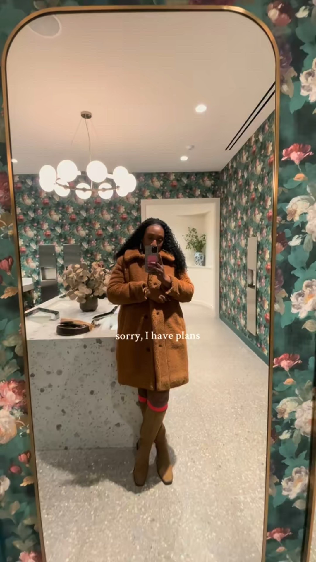 Unwind with me after a long week. I quick stroll through Belmont Village provided that temporary escape I needed. 

If you are in New York, stop by this amazing luxury outlet in Belmont Park, Queens and enjoy complimentary hands free shopping 