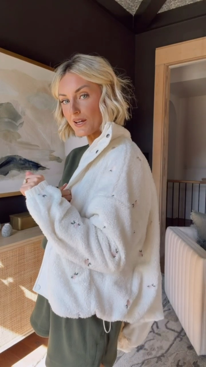 I’m ready for some cold weather with this Sherpa jacket! I love the floral details on it! It’s really warm too!

Loverly Grey, Sherpa jacket, fleece jacket, Target, athleisure, activewear

#LTKActive #LTKSeasonal