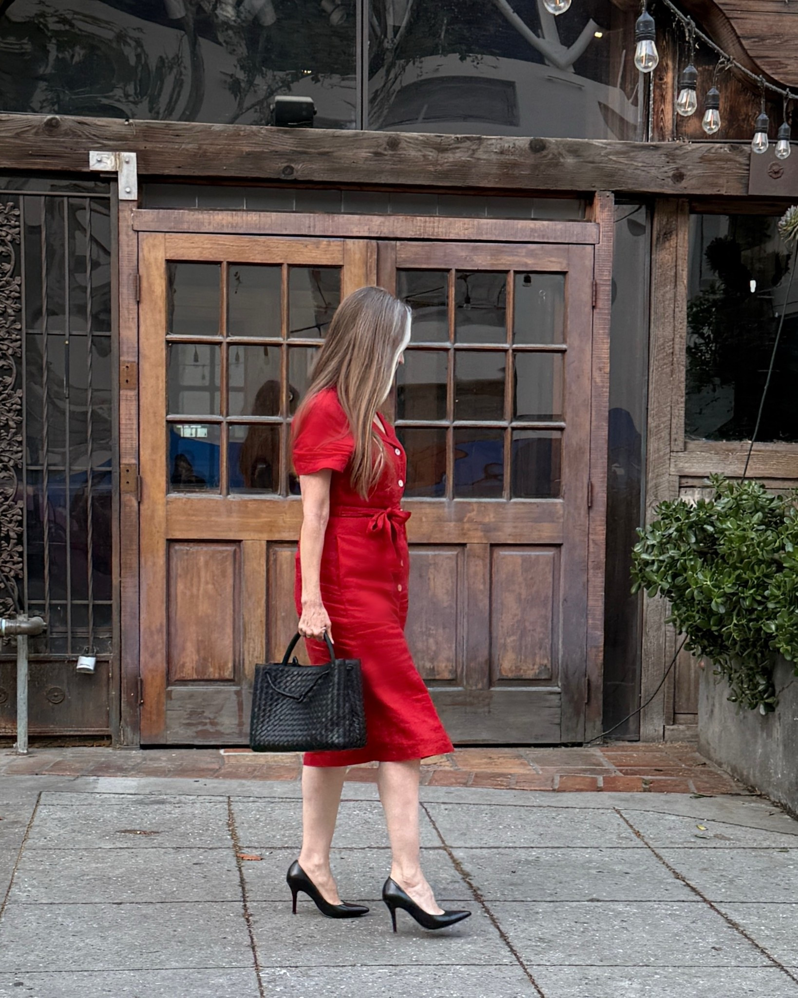 The perfect shade of red in this classic linen dress. #mididress #workdress #linendress #classicdress #springdress #ltkunder100 

#LTKWorkwear #LTKMidsize #LTKOver40