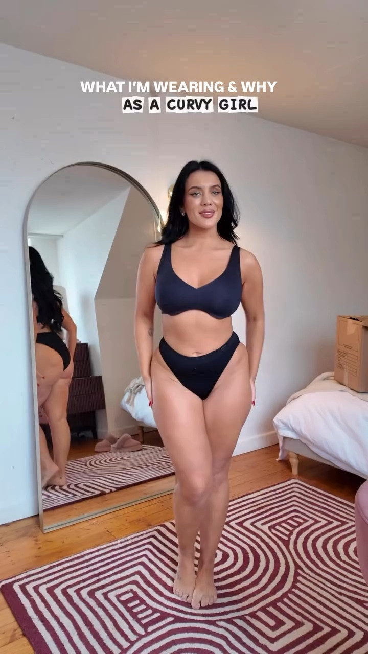 What I’m wearing & WHY!  As a curvy 5ft2 UK12 with hips & Thighs and Let’s explain why I choose certain styles that FLATTER my curves ❤️ NOT HIDE THEM 📝 The easiest outfit combo I wear that always works! comment LINK for links ❤️ #curvyoutfit #bigthighs #widehips #jeans #outfitinspo