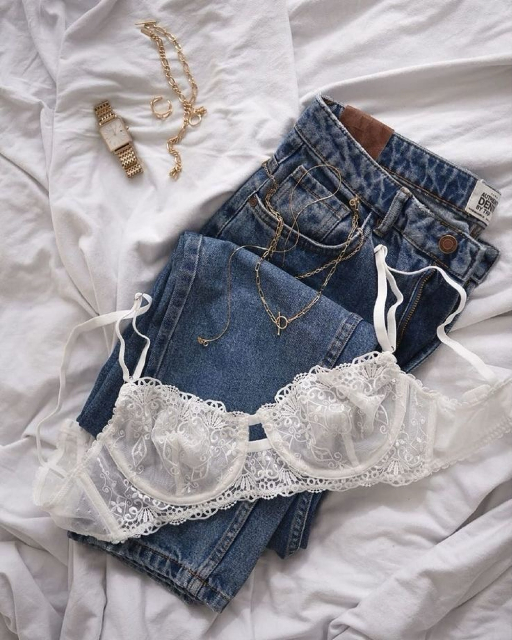 E S S E N T I A L 

#LTKGiftGuide #LTKSaleAlert #LTKSeasonal