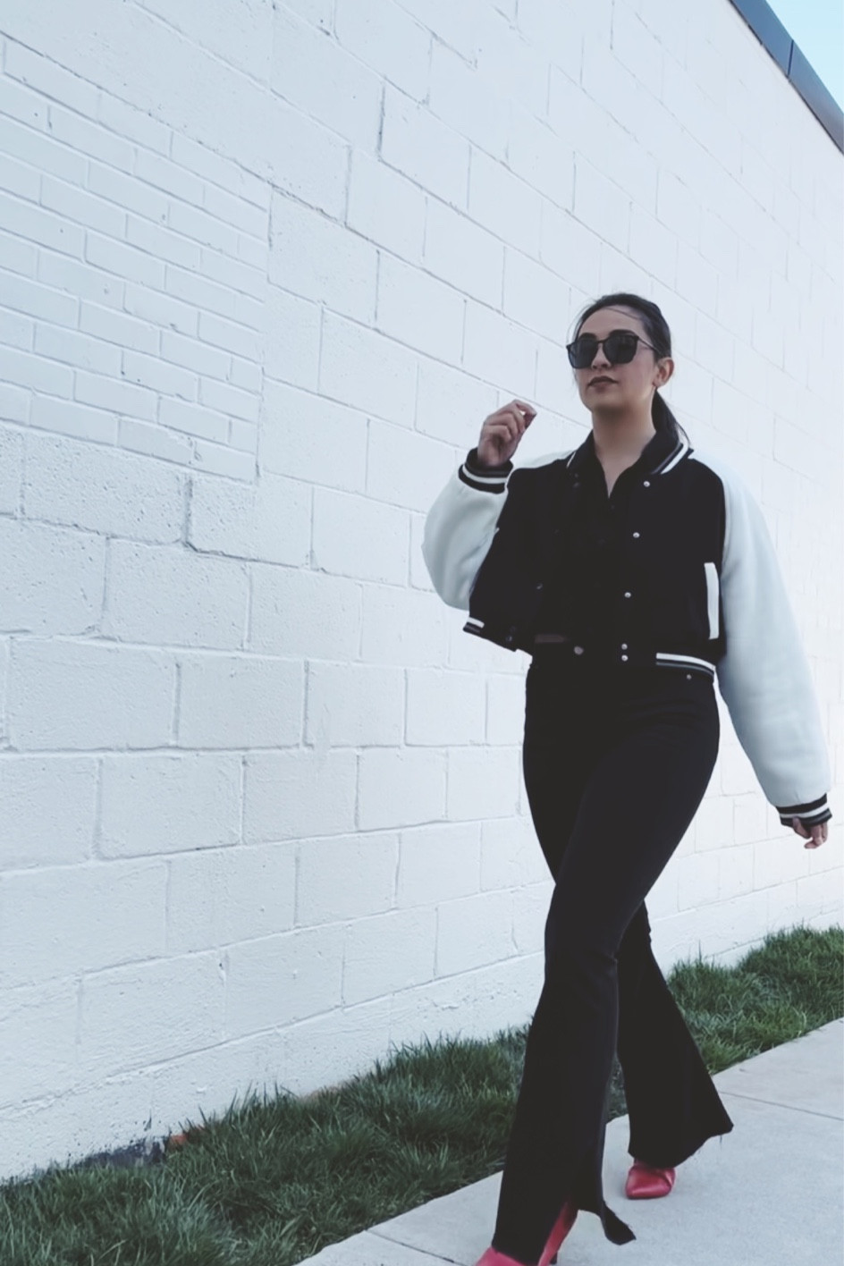 Ok ok ok. We alllll know the jacket MAKES the outfit this season. And maybe the shoes too 👠 

The actual jacket I’m wearing is last year H&M but I linked a few similar ones for you. And actual boots are three years ago Molly Green. 


#redboots #croppedbomber #blackandwhitebomber #blackandwhite #bellbottoms

#LTKSeasonal #LTKcurves #LTKGiftGuide