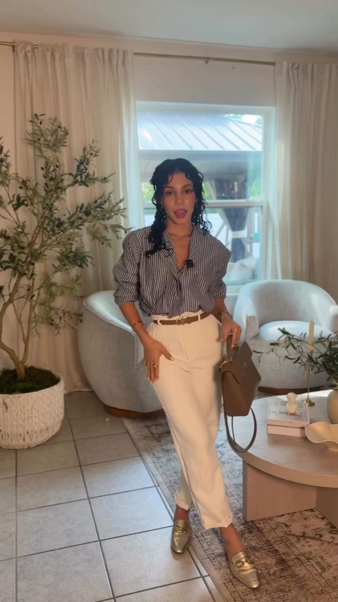 Pies a cabeza de @shein_us esta cartera la tengo en dos tipos de la misma marca al igual que mi monedero todo de piel 🤝🏼 y el precio buenísimo 😉
Aquí somos bougie on a budget mi amor 

#ootd #outfit #petitefashion #momoutfit #oldmoneystyle #oldmoneyaesthetic #oldmoneyoutfits