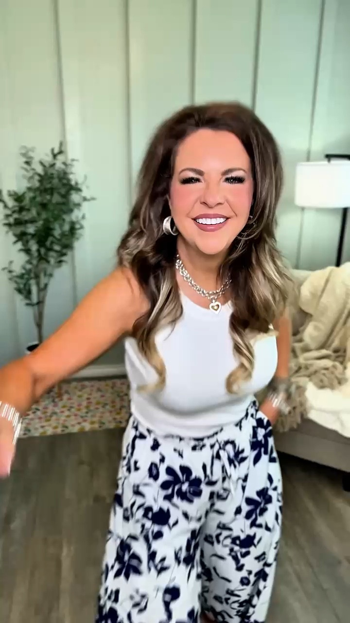 Flowy Floral Pants
@btfbm_shop #springfashion #fashion #flowypants 
