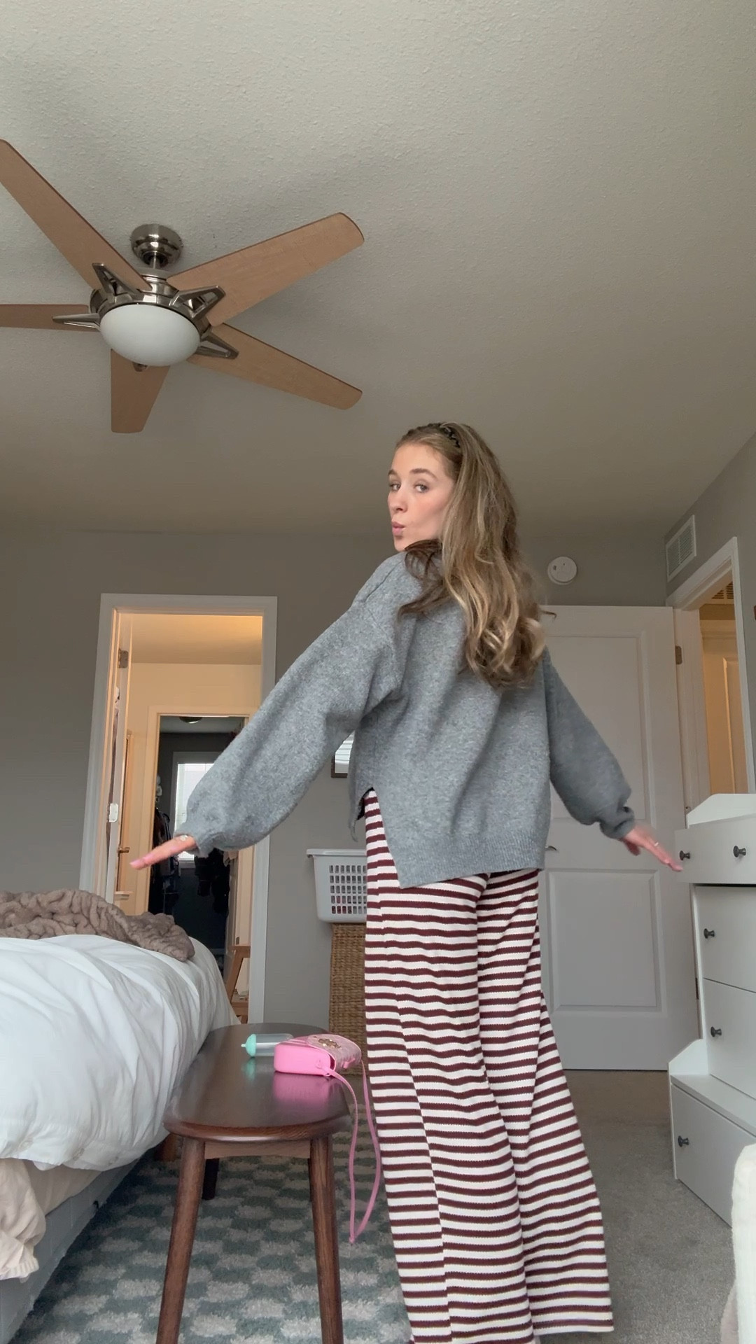 Cutest H&M pants ever!!! So cute with a sweater but would also be so cute at the beach 😍😍 wearing an xs!! 