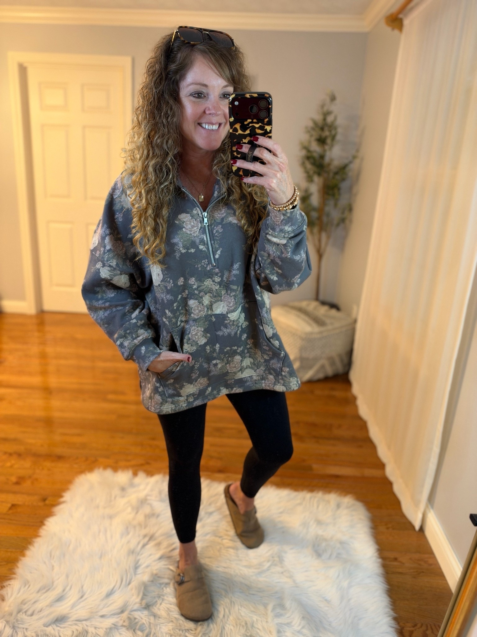 Walmart sweatshirt 😍🤎🍂

Sweatshirt- large
Leggings- small
Clogs- tts
@Walmart @Loopy Cases
Over 40 style / cozy outfit / casual outfit / fall outfits