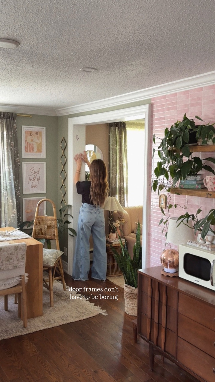 because door frames deserve to be cute too 🙂‍↕️🌸

#LTKcanada #LTKsummer #LTKhome