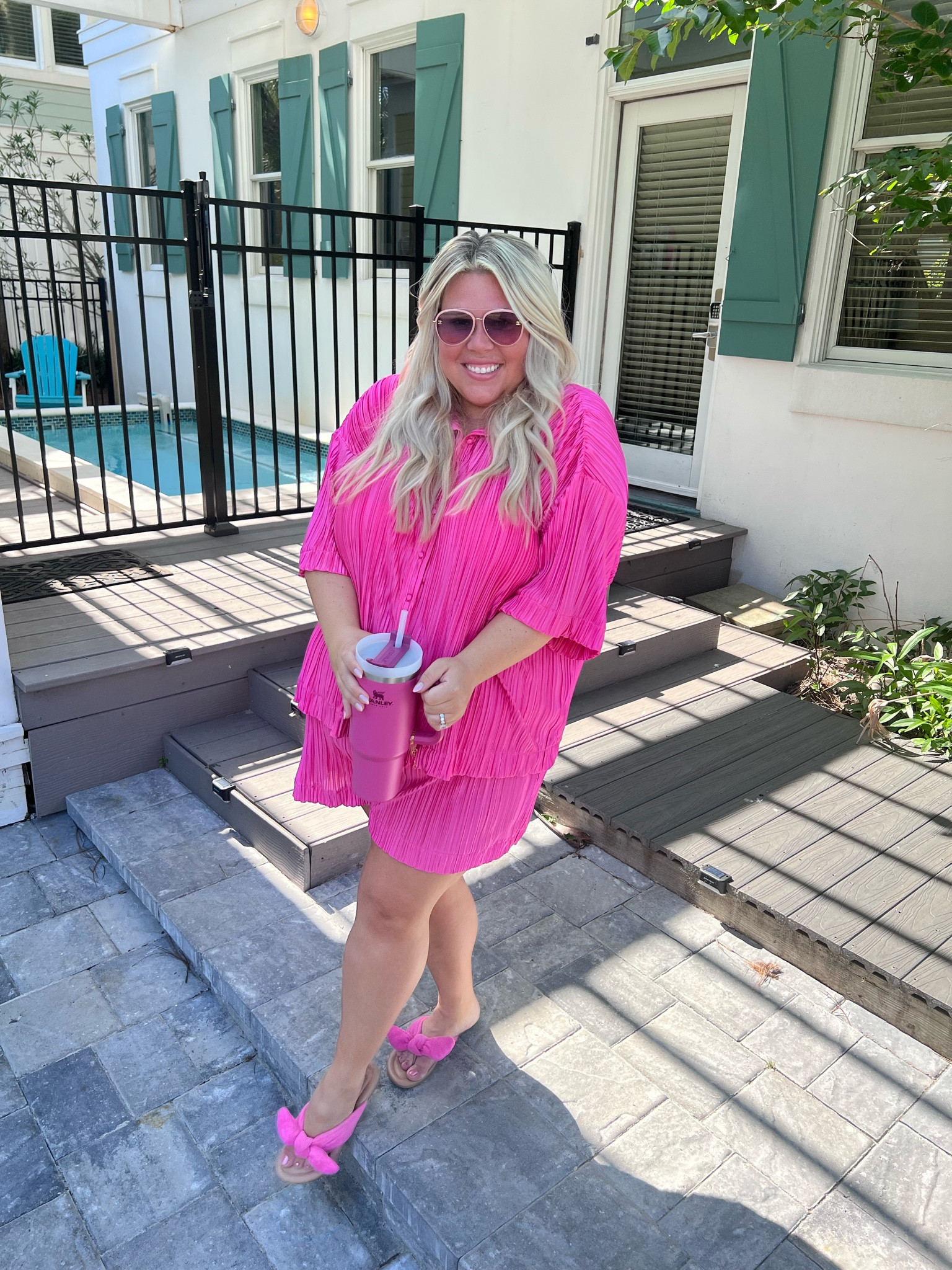 One thing about me: I live for a monochrome moment! 💗💗 

There are only a few left in this set! I am in a 2x in the too and bottom and am living for this set! 💗💗 



#LTKcurves #LTKstyletip #LTKunder50