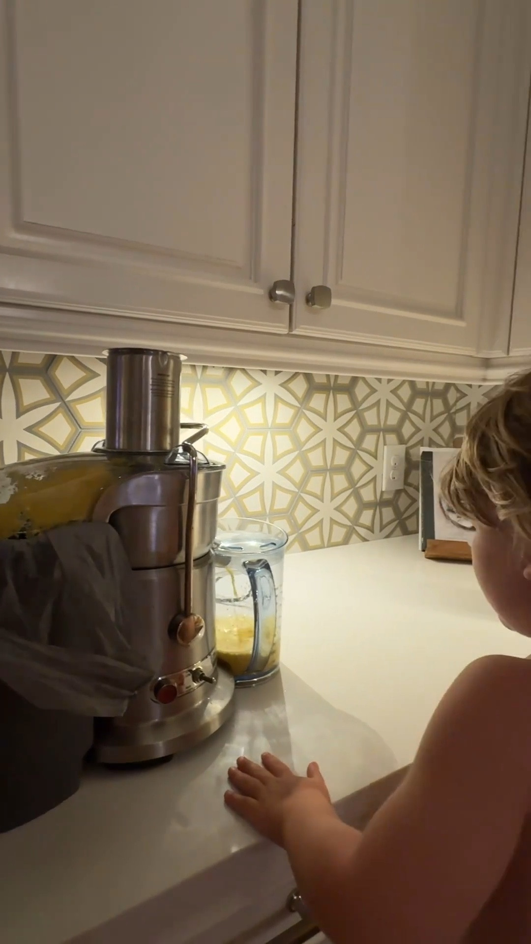 Making orange juice with Leo this morning! This juicer has been our go-to for the last few years. 

juicer l home l kitchen l juicer tool