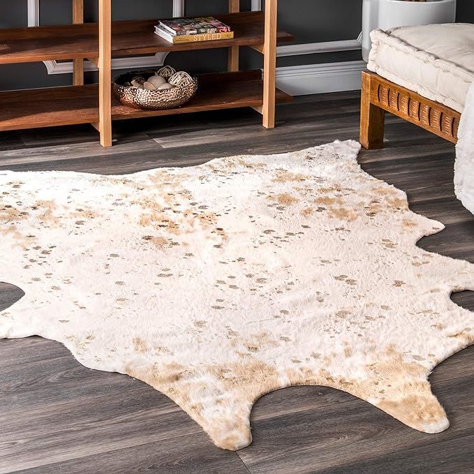 nuLOOM Iraida Faux Cowhide Shaped Rug, 5' 9" x 7' 7", Off-white | Amazon (US)