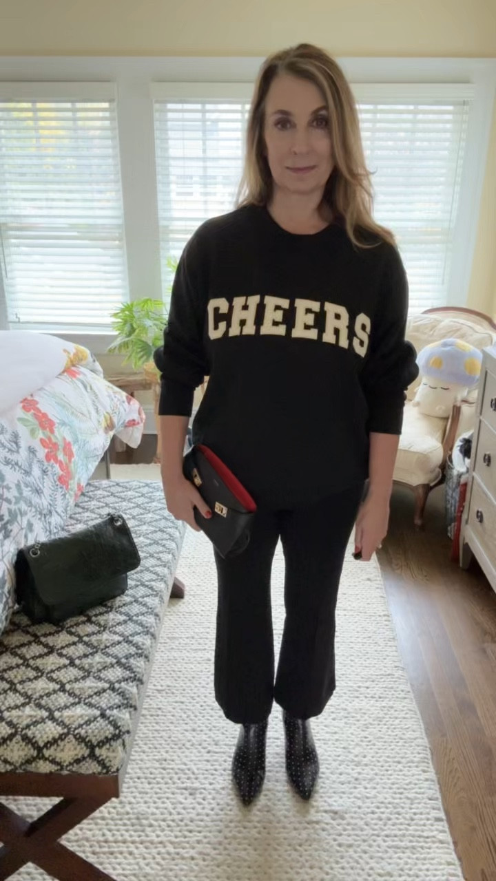 ♥️ Merry! Cheers! 🖤 Only $20!
The cutest embroidered sweatshirts for the holiday season!
Perfect for a Christmas party or for lounging by a roaring fire.
Size up for a roomy fit - I’m wearing L.