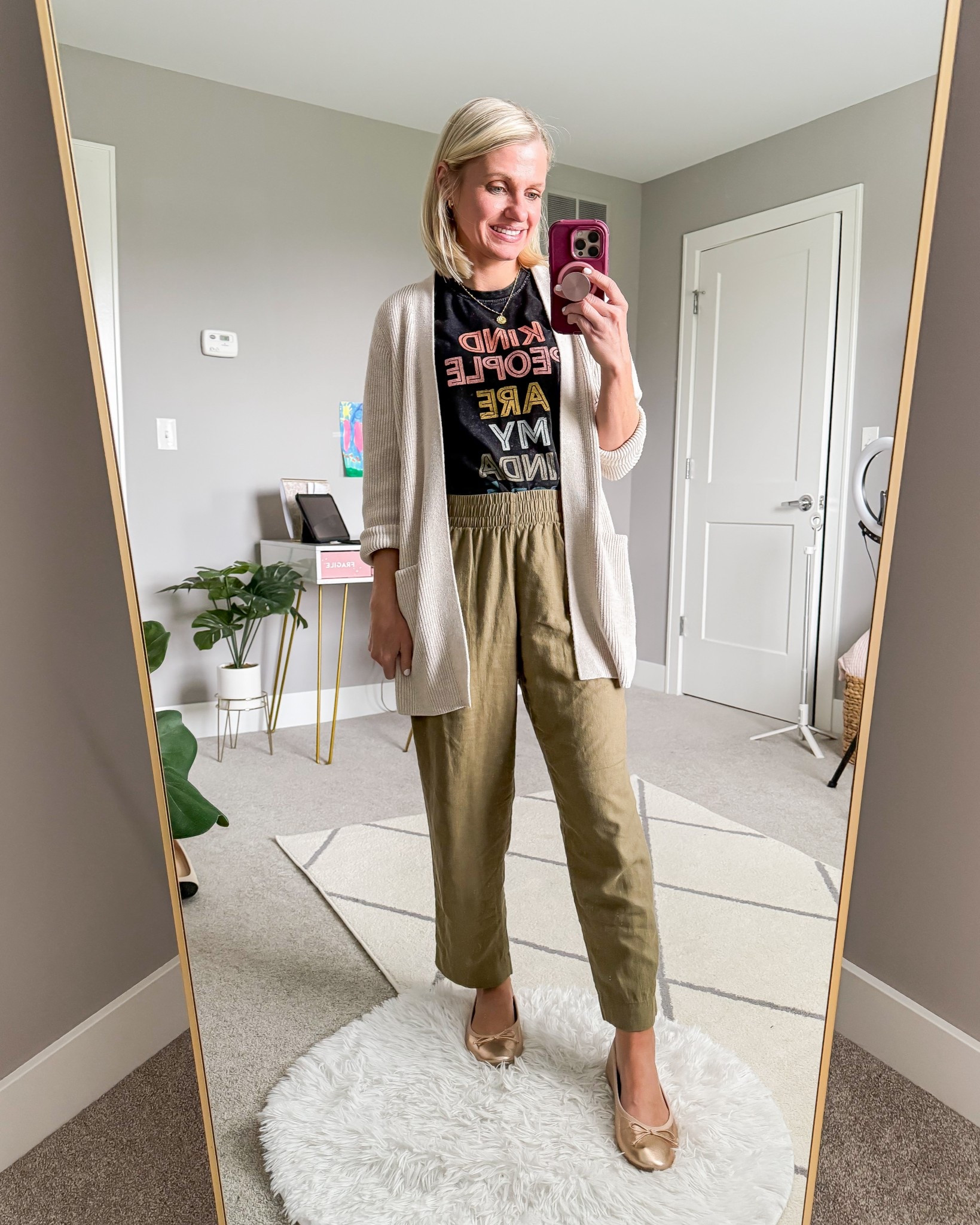 What I wore this week as a 40-year old mom of 2! T-shirt- xsmall || cardigan old, linked similar || pants- xsmall/petite

#LTKFindsUnder50 #LTKOver40 #LTKStyleTip
