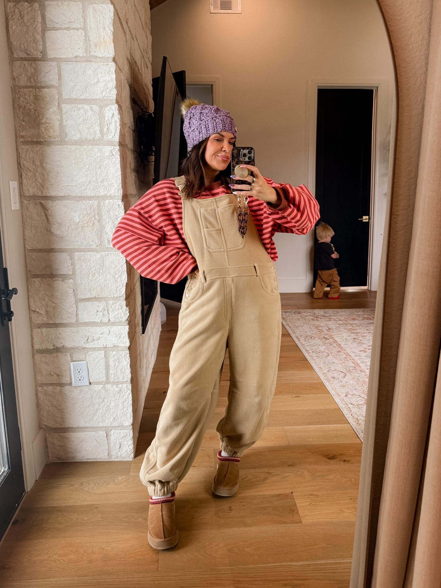 Snoooow day 
Overalls: XL
Sweatshirt: XXL


#LTKMidsize #LTKootd #LTKOver40