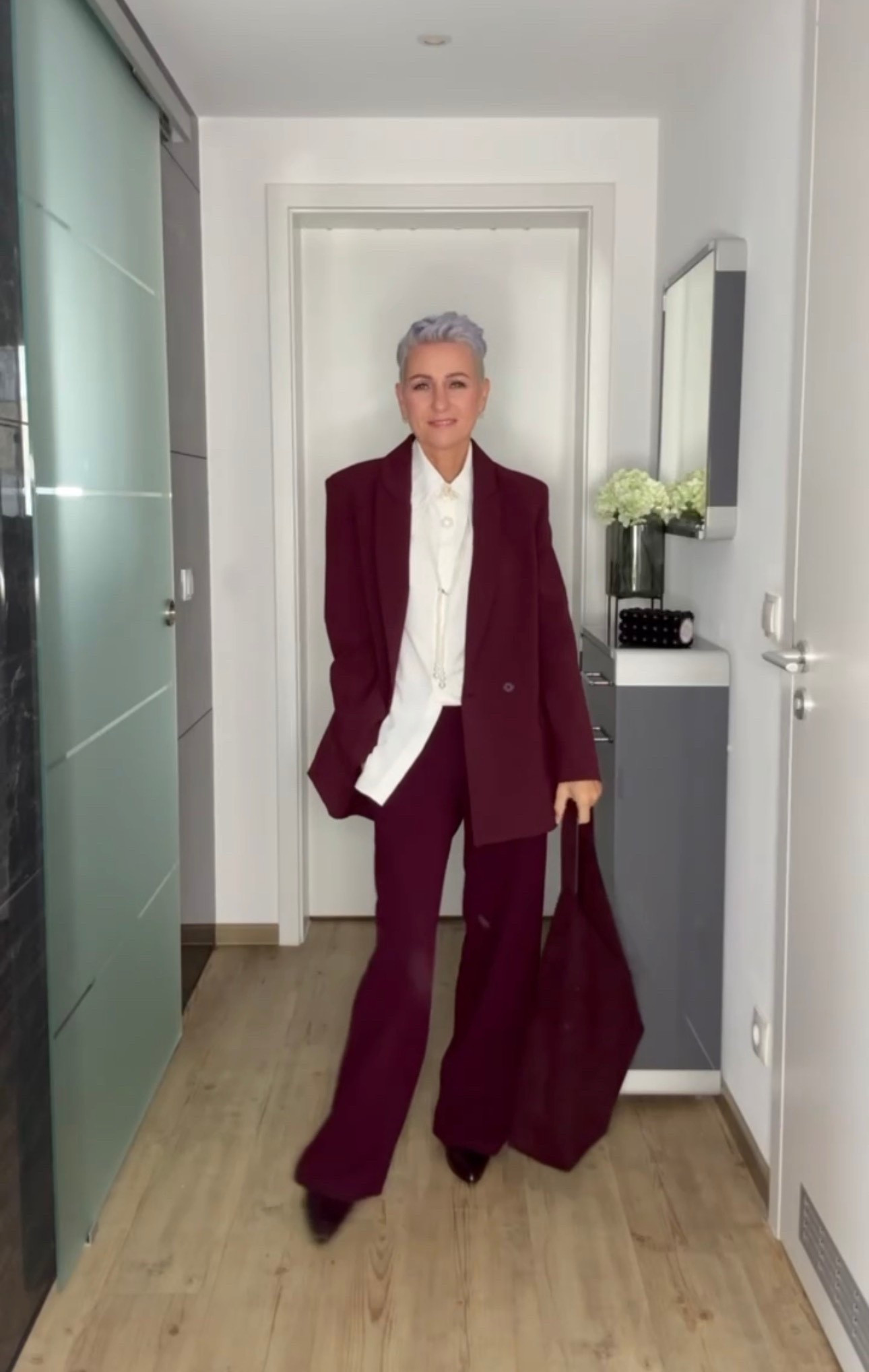 Little detail. Big impact. 💎
Who says luxury has to be expensive? 😉

Diese kleinen Clip-in Buttons an der Bluse kosten nur ein paar Euro – aber sehen aus wie Couture. ✨

#fashionhack #feelgoodfashion #agelessstyle #effortlesschic #fashioninspo #luxurylook #ootdinspiration #timelessstyle #confidenceatanyage #detailmatters

#LTKbag #LTKluxury #LTKstyletip