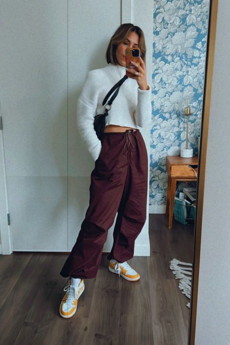 Loving these burgundy cargo pants and cropped sweater look!

#LTKstyletip