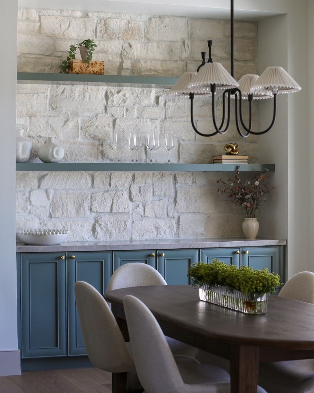 🤍

Los Caballos
Interior design + staging @kozidesigner 
Builder @dkorr_design_build 
Developer A/M Living

#diningroomideas #arizonadesign #interiordesign #diningroomdecor #diningroomdesign