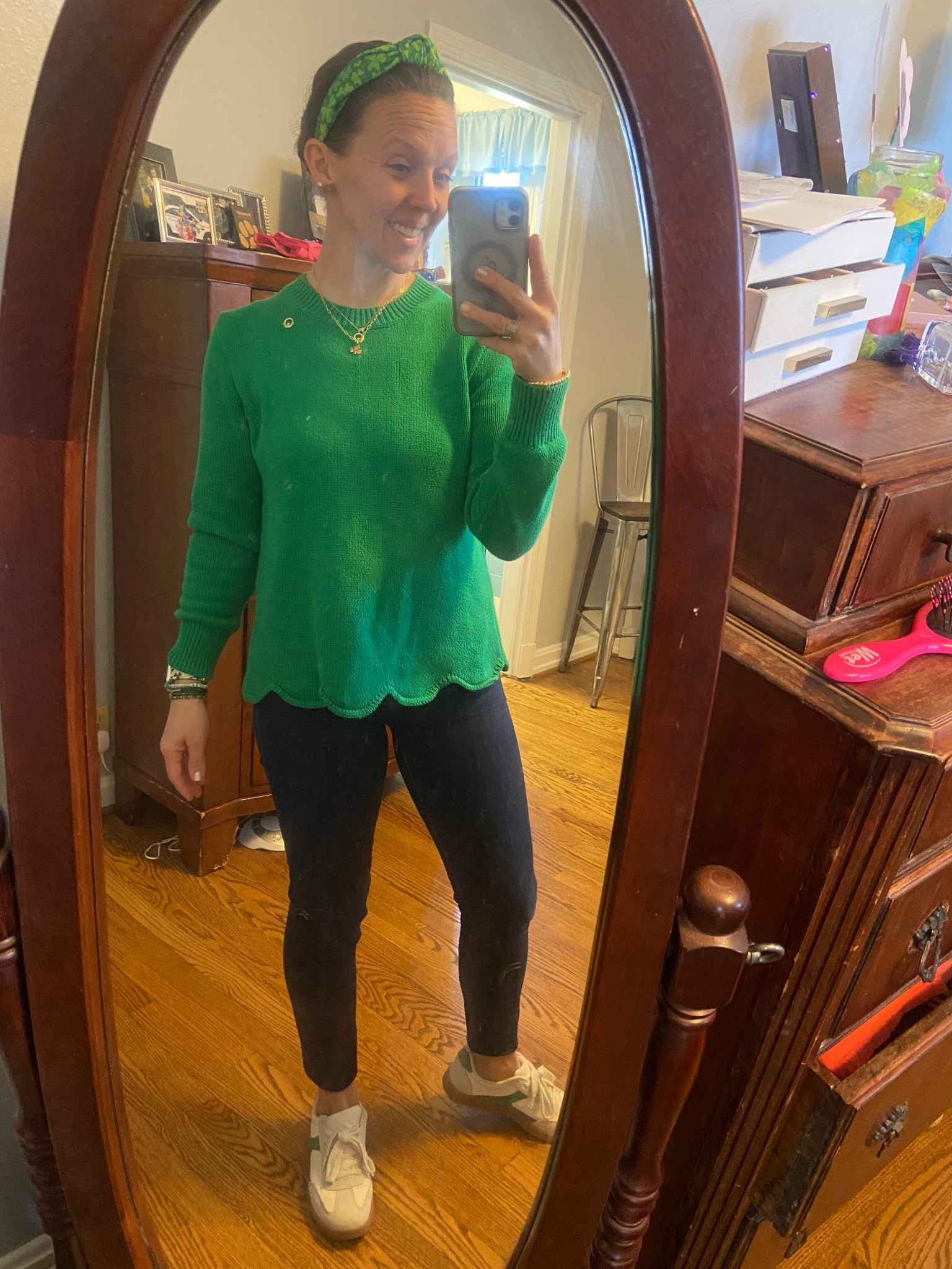 St Patrick’s day outfit women - tagging my jeans and headband, shoe sizes are running low.


#shamrockheadband #jeans #gap #gapjeans #skinnyjeans #darkwashdenim #walmart #tennisshoes @Etsy 