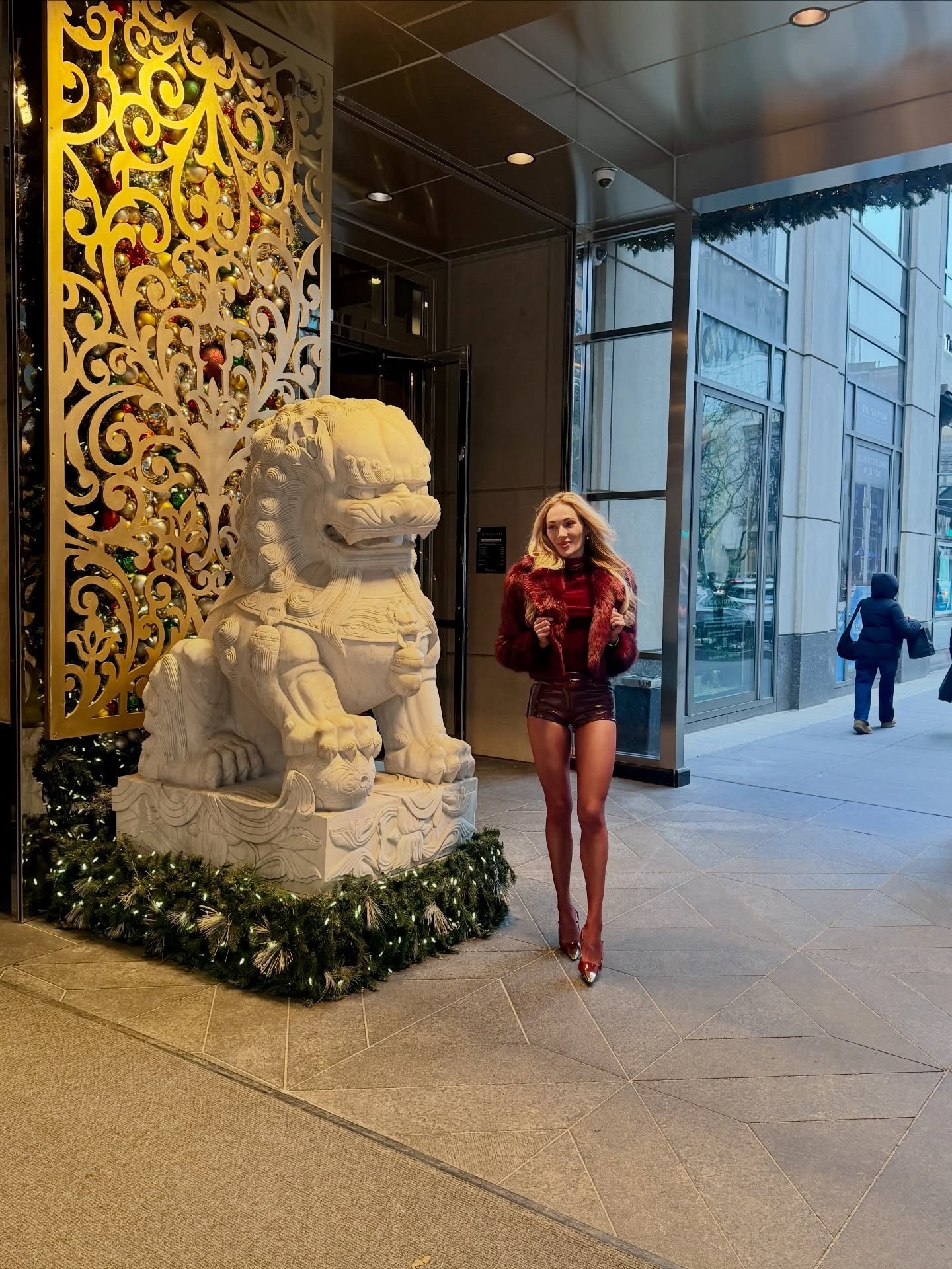 Micro shorts, always.
Fur coat. Tights. Heels. Monochrome
That’s the formula.

Save it.

#MicroShorts #monochromeoutfit #WinterOutfits#CityStyle #outfitinspo