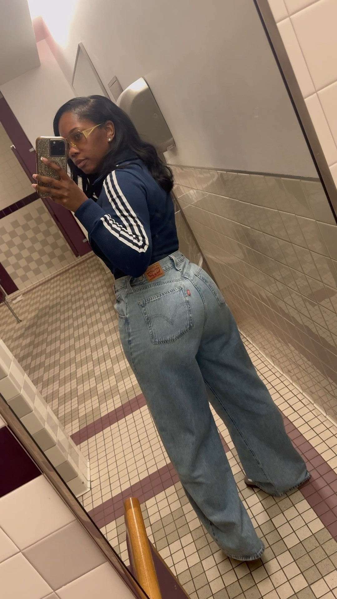 Effortless style is all about the right pair of jeans. Keeping it classic in Levi's today! These cinch waist baggy jeans by Levi’s are a must have. So soft and comfortable. Very loose fit, size down for a more fitted look. I’m wearing a size 31/31.

#ltkstyletip #levisjeans #adidas #samba

#LTKootd
