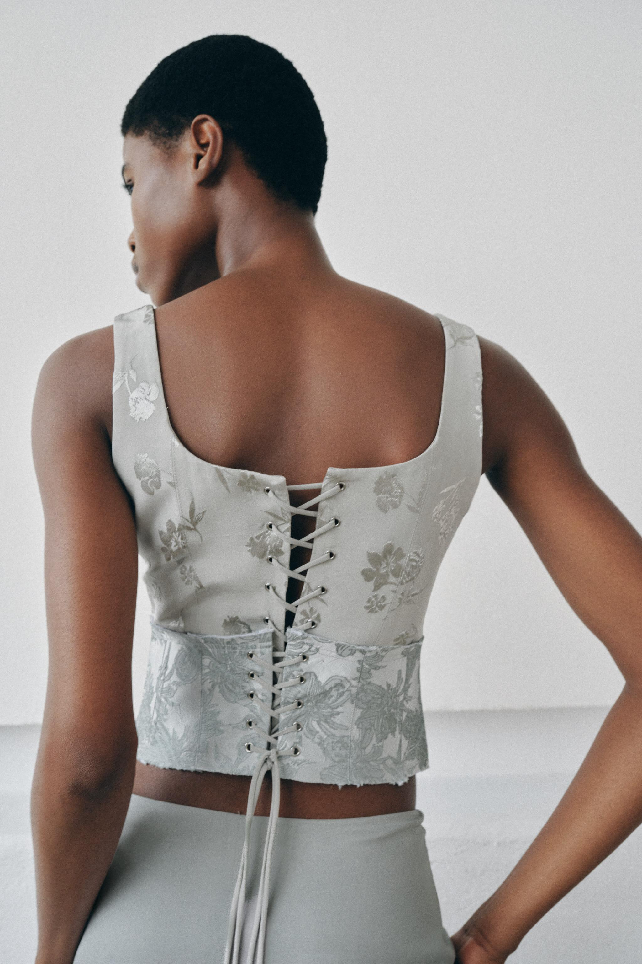 Model height: 179 cmCorset-style top featuring a main fabric made of 100% viscose. Featuring a st... | Zara UK