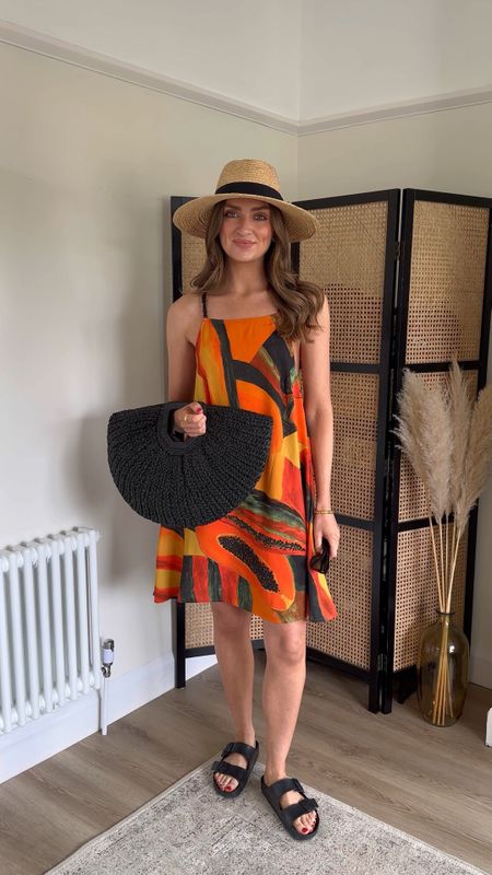 Size 8 in the Topshop beaded strap printed flippy mini dress in papaya print

& Other Stories straw fedora hat in natural

Birkenstock Arizona Eva flat sandals in black

Topshop Gilmour straw grab bag in black 





Holiday outfit, printed dress, summer holiday outfit, beach look
