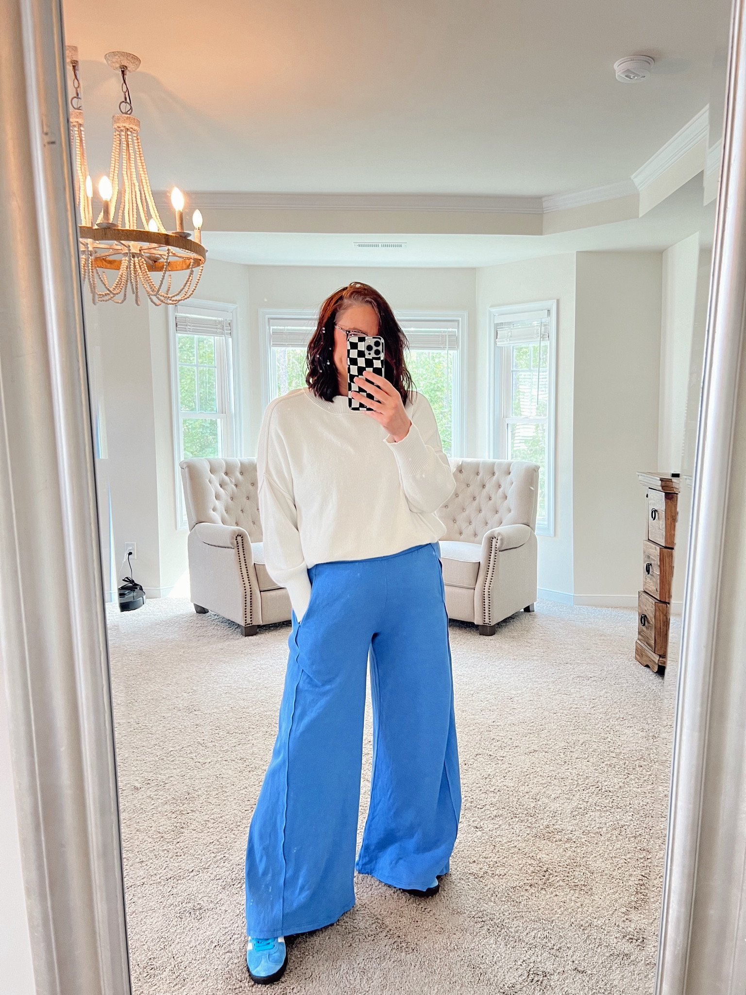 Wearing a large in the set.

Shoes are sz 8 (size down)! 